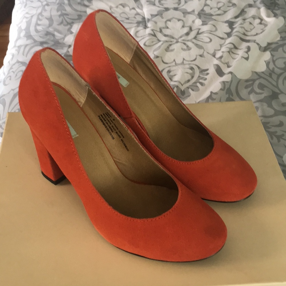 Kimchi Blue orange suede heels